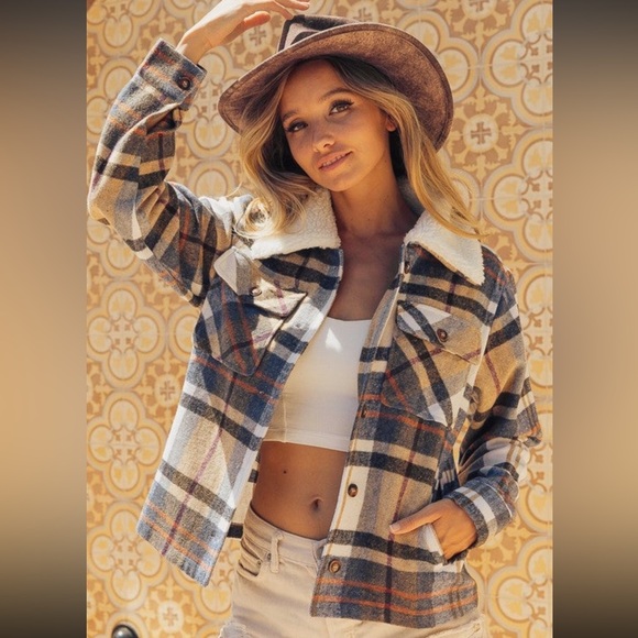 NWT BiBi Plaid Button Jacket with Sherpa Collar size small - Picture 8 of 10